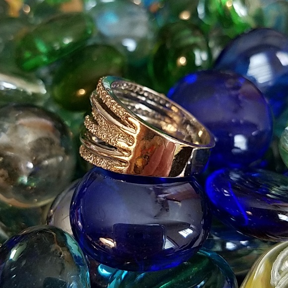 SIZE 7 ONLY WHITE SAPPHIRE FASHION RING - Picture 2 of 3